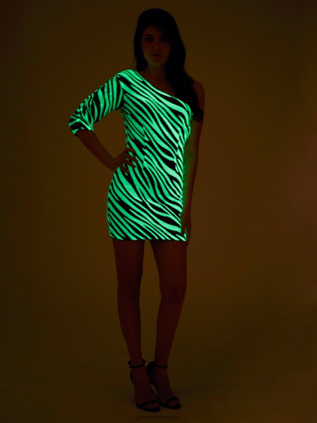 Guess svart multi off shoulder paljettkjole svart multi kvinner F0LJ805770