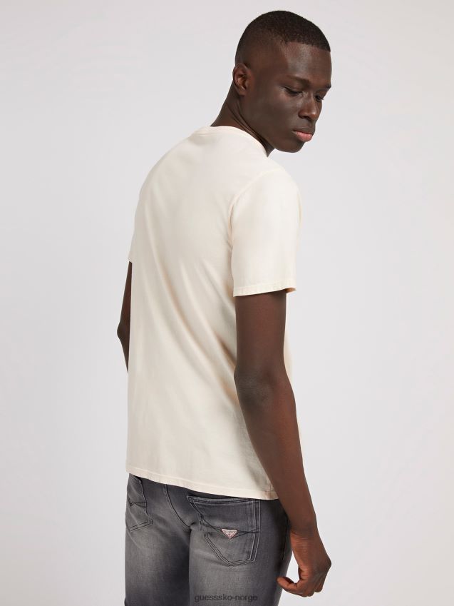 Guess rosa t-skjorte med brodert logo foran rosa menn F0LJ80211