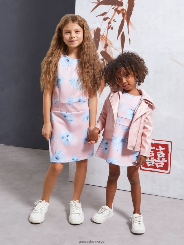 Guess shoppe den rosa looken rosa pike F0LJ802575